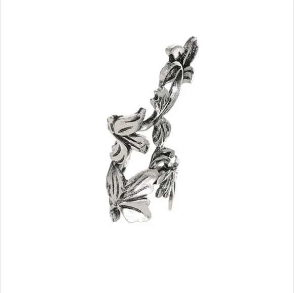 LAST ONE!!  Beautiful Boho Silver Creeper Leaf Clip Earring - Picture 4 of 4